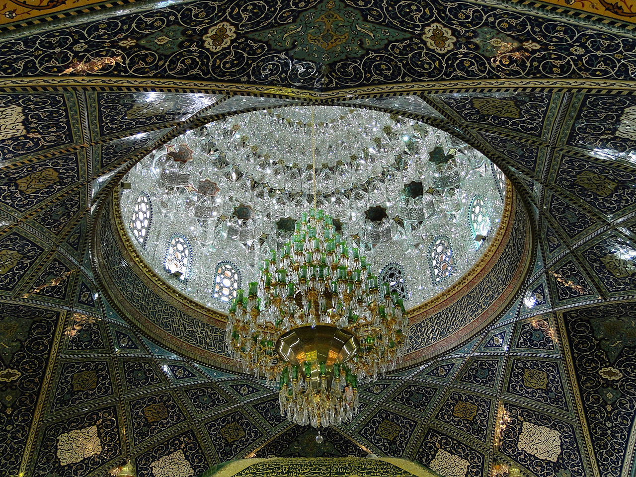 1280px-Sayyidah_Ruqayya_Mosque_-_Chandelier_02