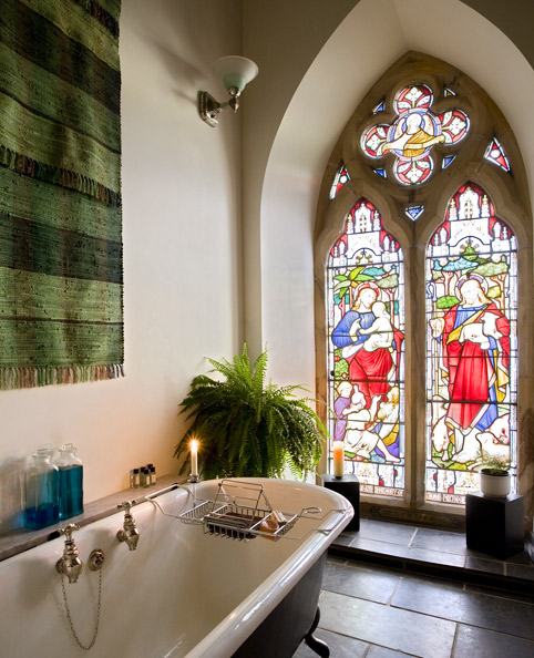 Stained-glass-bathroom-decoration