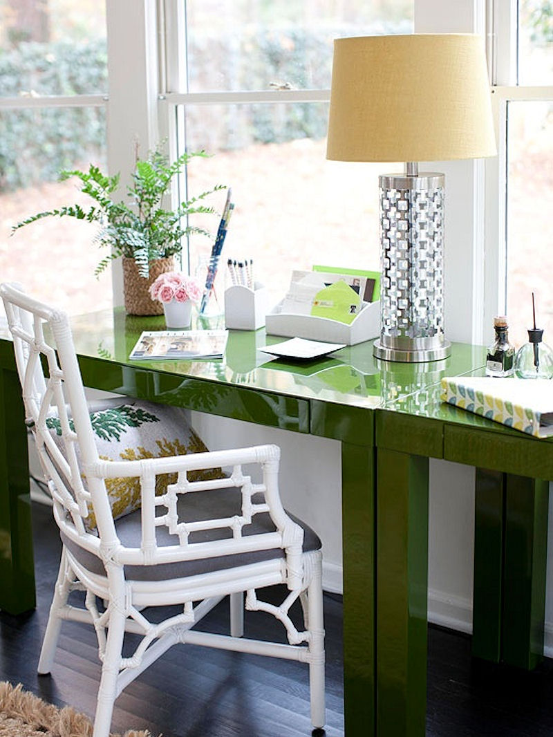 green office desk white tube chair-interior-design-ideas