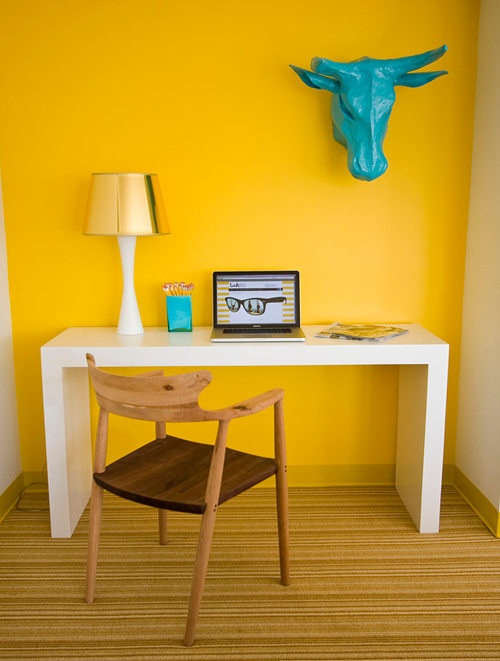 yellow office white desk blue bull gold lamp-interior-design-ideas